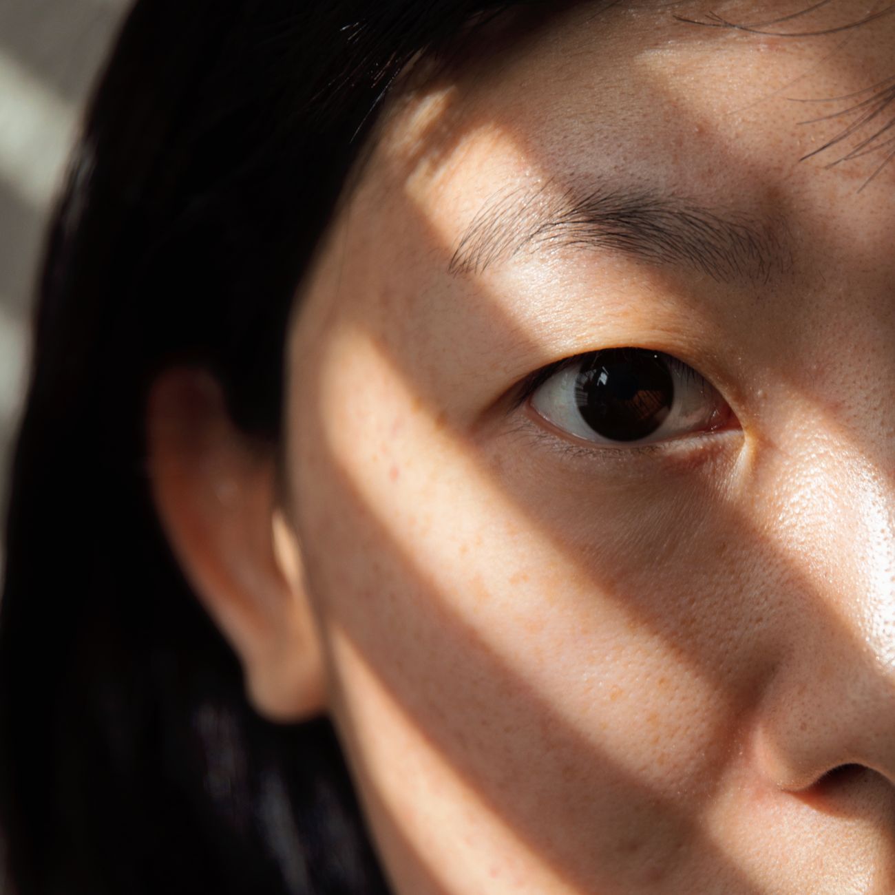 portrait of woman in her thirties in a calm, naturally lit living room